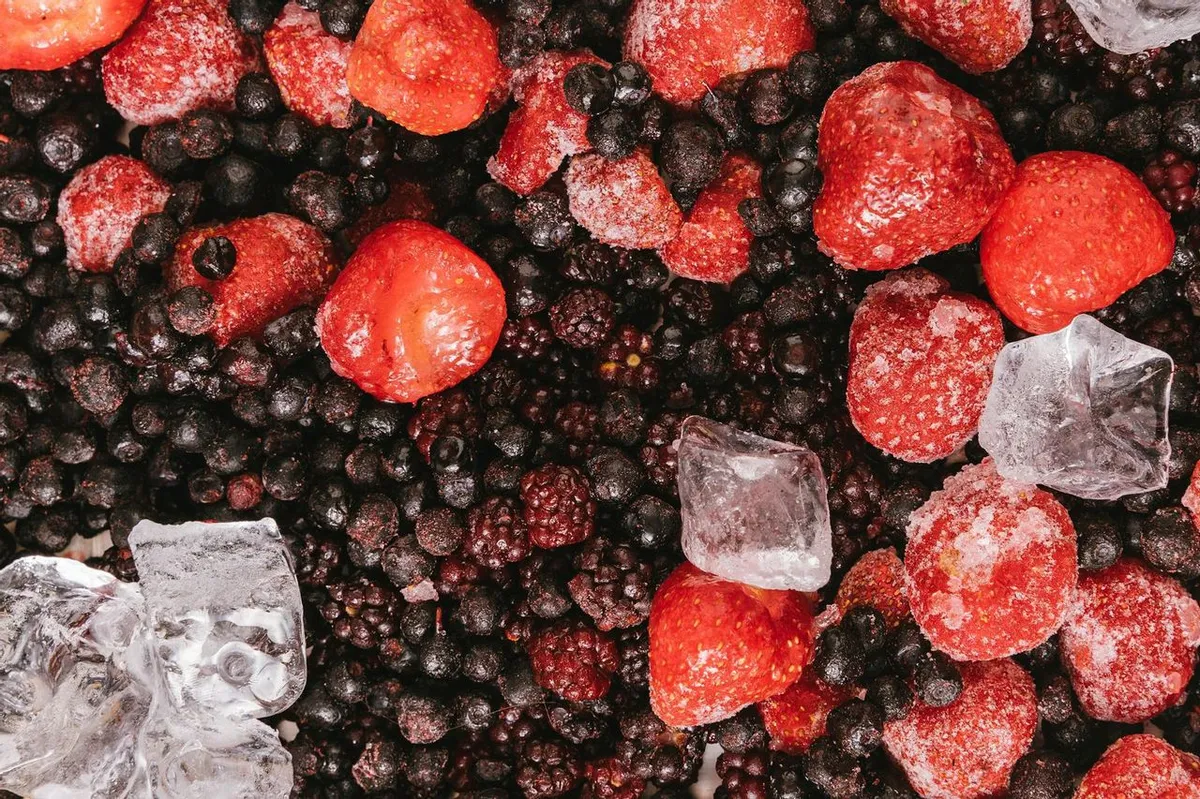 3 Buah yang Lebih Bernutrisi dalam Kondisi Beku Menurut Ahli Gizi