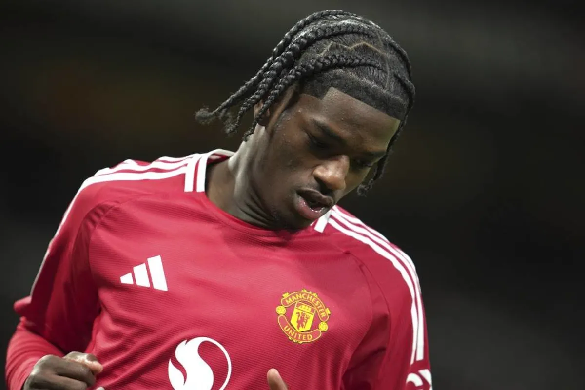 Demi Kebaikannya, Manchester United Bakal Lepas Bek Muda Mereka di Januari 2026