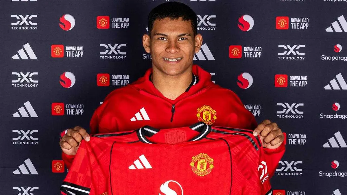 Manchester United: Bek Kiri Terlupakan Diego Leon Terancam Didepak?