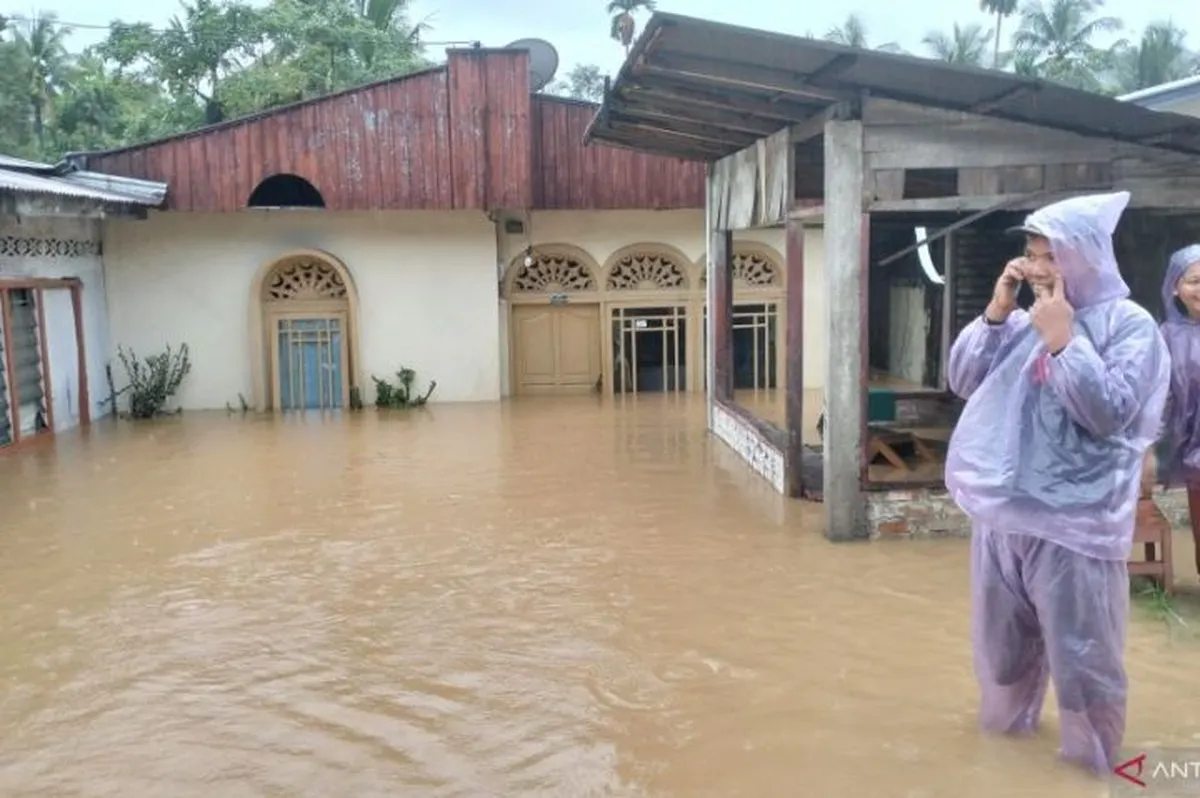 Sungai Batang Anai Meluap, Warga di Sekitar Pasar Usang Diimbau Evakuasi