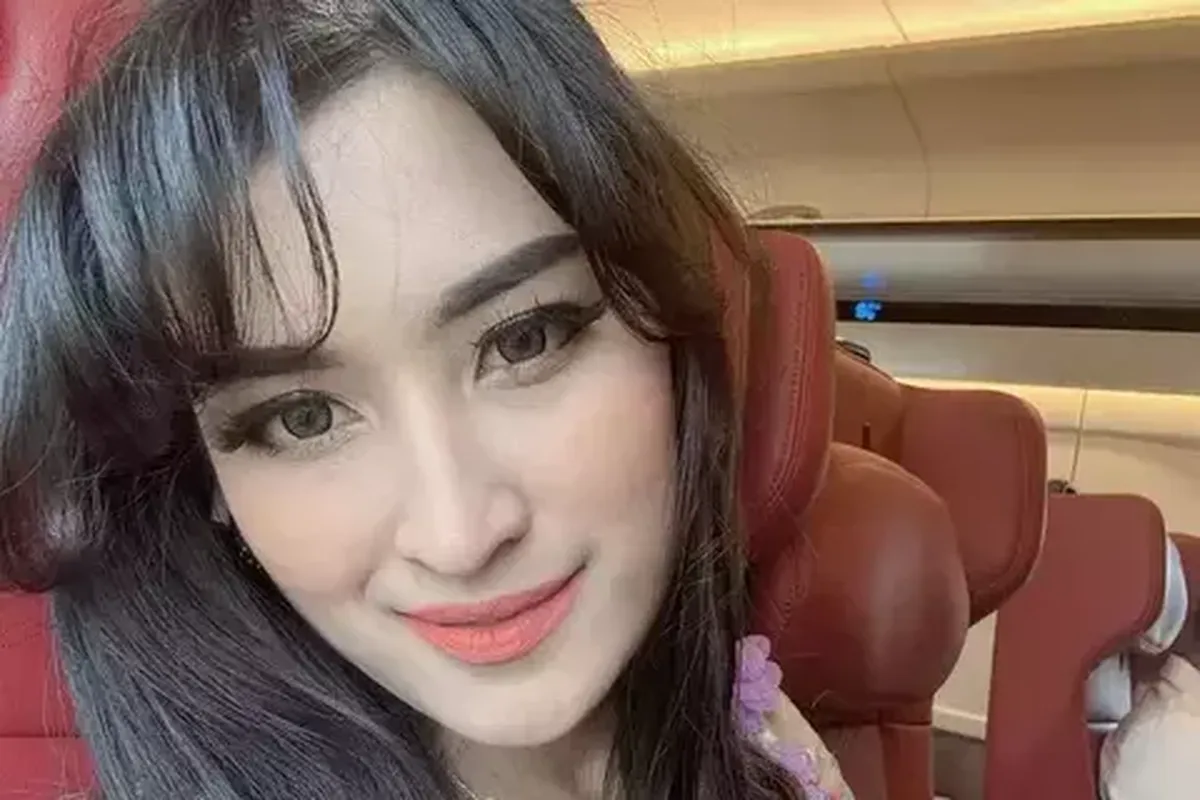 Angbeen Beri Love ke IG Adly Fairuz meski Proses Cerai Masih Berjalan