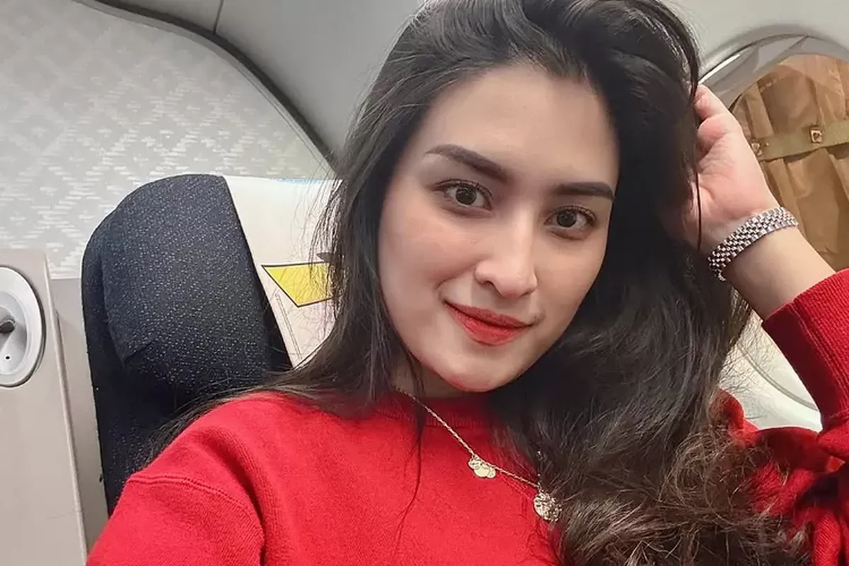 Dikabarkan Ingin Cerai, Angbeen Rishi Tinggalkan Komentar Ini di Unggahan Medsos Adly Fairuz - Gora Juara