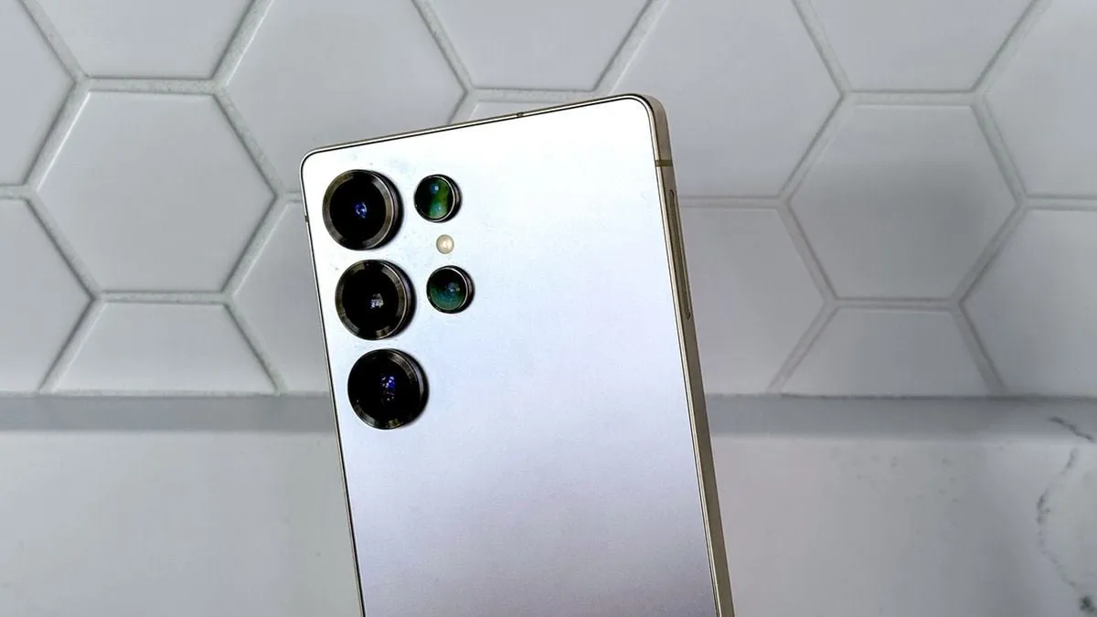 Detail Kamera Samsung Galaxy S27 Ultra Bocor, Hasilnya (Mungkin) MENGECEWAKAN! - Celah Sumbar