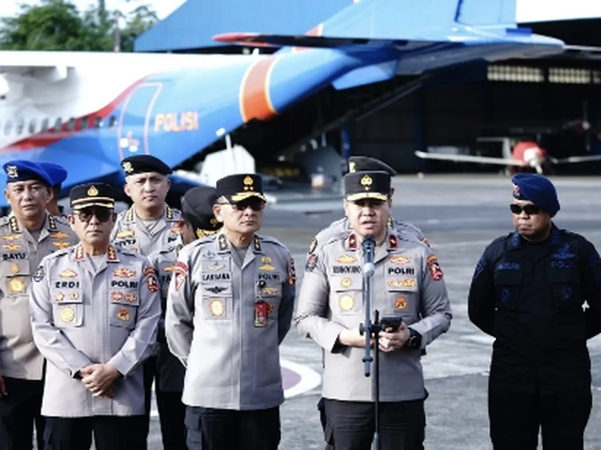 Polri Kerahkan Pesawat CN dan Fokker untuk Distribusi Logistik ke Aceh, Sumut, dan Sumbar