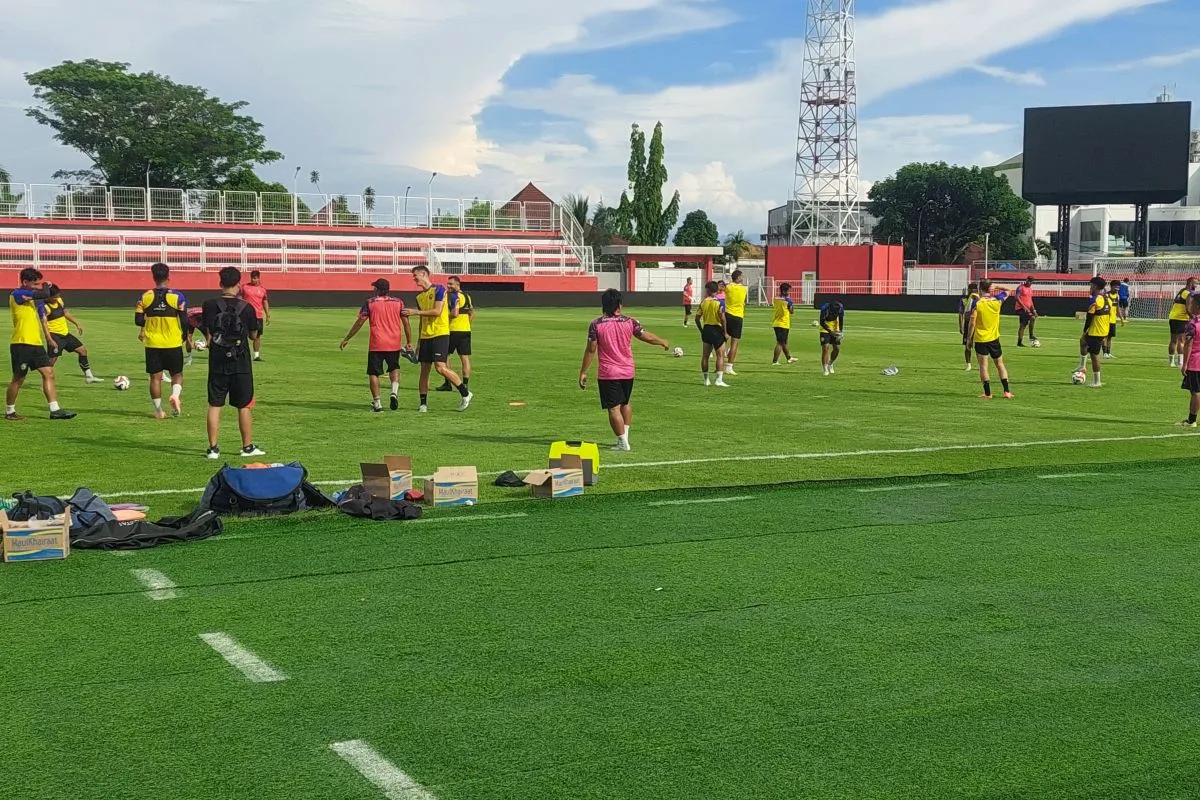 Arema Malang siap hadapi Malut United meski sejumlah pemain absen