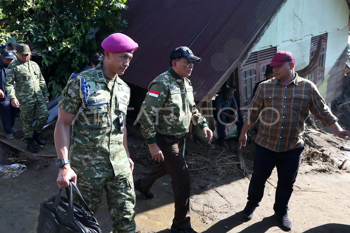 Menhan kunjungi lokasi dan korban banjir Aceh