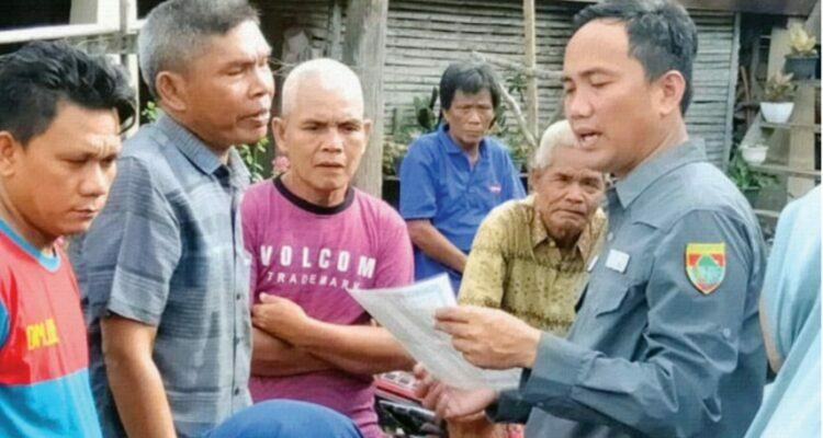 Dinas Kependudukan dan Catatan Sipil Kabupaten Musi Rawas menggelar program gerakan cetak di tempat (Gertak) mobil administrasi kependudukan