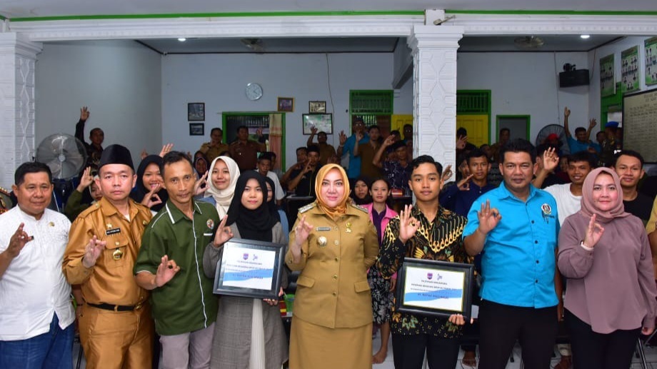 Sedikitnya 23 warga Kabupaten Musi Rawas Propinsi Sumatera Selatan menerima beasiswa Sumber Daya Manusia Perkebunan Kepala Sawit (SDMPKS).