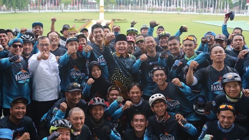 Puluhan goweser tergabung dalam club sepeda "Raja Gowes" tiba di Kota Palembang, Sabtu, 29 Oktober 2022 petang.