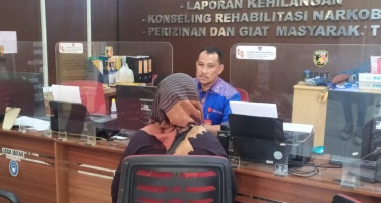 Kasus kekerasan terhadap perempuan yang melibatkan keluarga terjadi di warung bakso Simpang 5 Lebong Siarang Kota Palembang,