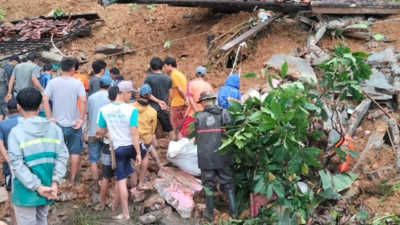 Bencana longsor terjadi di Jalan lintas penghubung Provinsi Lampung - Kaur Provinsi Bengkulu.