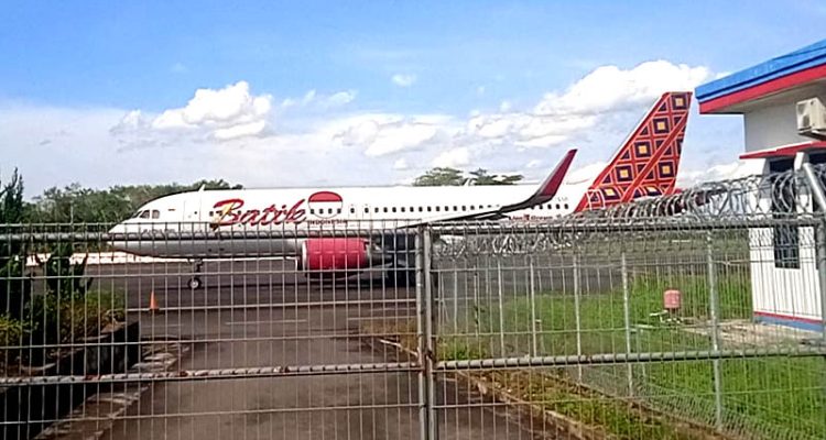 Pesawat Lubuklinggau Maskapai Batik Air di Bandara Silampari Lubuklinggau