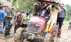 Gubernur Sumatera Selatan H Herman Deru dan Penjabat (Pj) Bupati Musi Banyuasin (Muba) H Apriyadi Mahmud dinilai sebagai pemimpin karismatik.