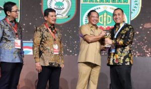 Pemerintah Kota (Pemkot) Lubuklinggau meraih penghargaan karena telah mendukung Program Jaminan Kesehatan Nasional-Kartu Indonesia Sehat