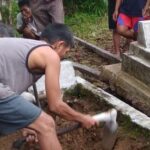 Makam suami istri di Desa Pasenan Kecamatan STL Ulu Terawas Kabuoaten Musi Rawas dipindah pemilik lahan karena diduga kalah Pilkades