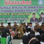 Wali Kota Lubuklinggau, H SN Prana Putra Sohe menghadiri silaturahmi bersama ratusan guru honorer yang bertugas di Kota Lubuklinggau.