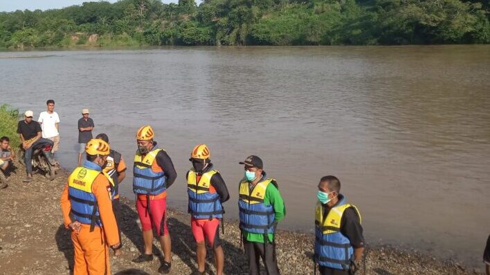 Jasad Wiwin (36) korban yang tenggelam terbawa arus sungai di Desa Babatan, Kecamatan Lintang Kanan, Empat Lawang berhasil ditemukan.