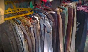 Larangan Jualan Pakaian Bekas BJ Lubuklinggau Tidak Pengaruhi Omzet Penjual : Penjual pakaian bekas jenis celana bekas atau BJ