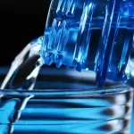 Air putih sangat dibutuhkan oleh tubuh manusia. Selain itu air putih dijadikan untuk diet menurunkan berat badan