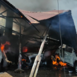 Suara ledakan terjadi di bengkel dekat SPBU di Kabupaten Lahat hingga mengakibatkan belasan mobil terbakar