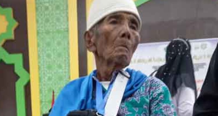 Seorang kakek berusia 105 tahun yang merupakan JCH asal OKU Timur bisa berangkat haji dari hasil panen sawah miliknya.