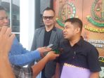 Pelapor dugaan korupsi Dana Desa Pangkalan, Kecamatan Rawas Ulu, Kabupaten Muratara sampaikan bukti ke Kejari Lubuklinggau.
