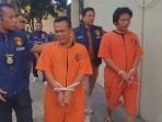 Dua tersangka pembacok adik Bupati Muratara digiring petuas Ditreskrimum Polda Sumatera Selatam