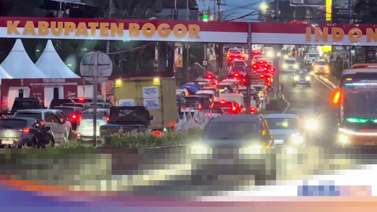 54 Ribu Kendaraan Padati Puncak Bogor Jelang Tahun Baru, Arus Lalu Lintas Diprediksi Meningkat