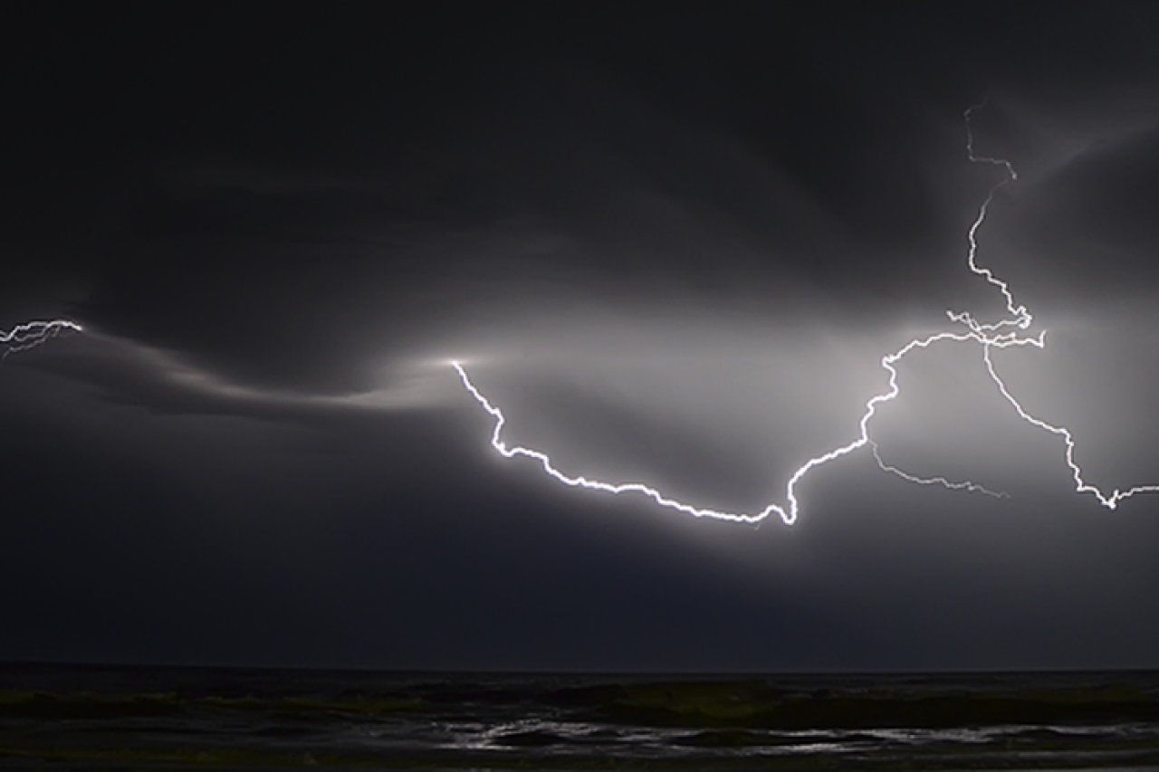 Ayah Meninggal Tersambar Petir Saat Melaut, Anak Luka Bakar di Bangka Ayah Meninggal Tersambar Petir Saat Melaut, Anak Luka Bakar di Bangka