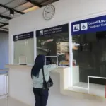 Di Balik Loket KRL: Kisah Petugas yang Tak Sekadar Jual Kartu