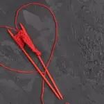 Red String Theory: Benang Merah Cinta yang Tak Terputus dan Kilau Berlian Alami