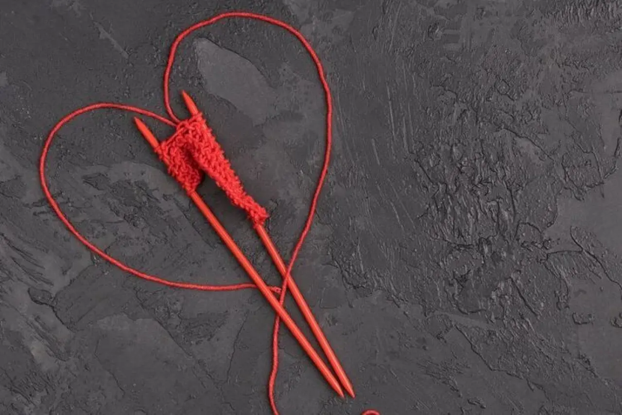 Red String Theory: Benang Merah Cinta yang Tak Terputus dan Kilau Berlian Alami