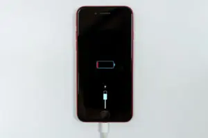 Risiko Ganti Baterai iPhone: Komponen Asli vs. KW, Mana yang Aman?