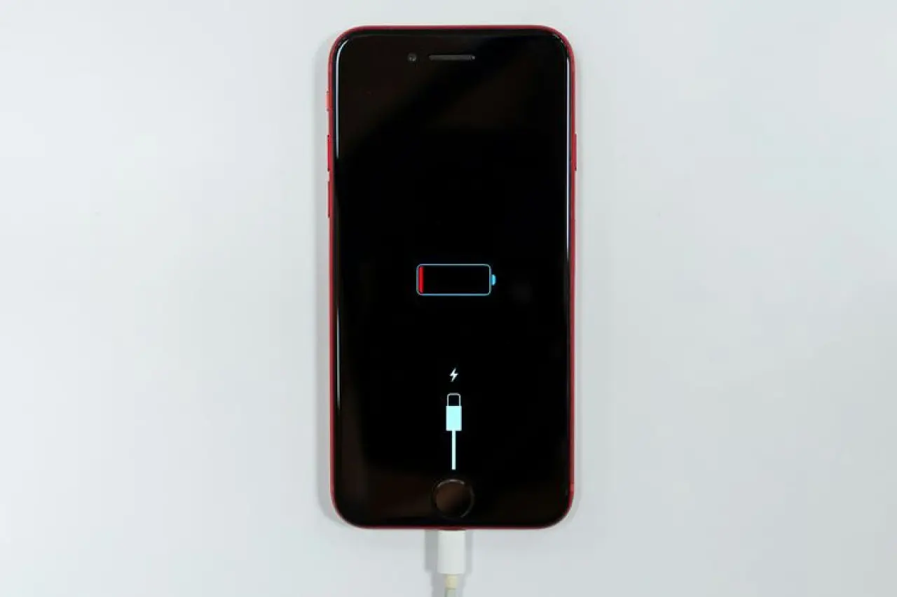 Risiko Ganti Baterai iPhone: Komponen Asli vs. KW, Mana yang Aman?