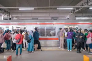 Kewaspadaan Gen Z Terhadap Pelecehan Seksual di Kereta: Kisah Nyata dan Solusi