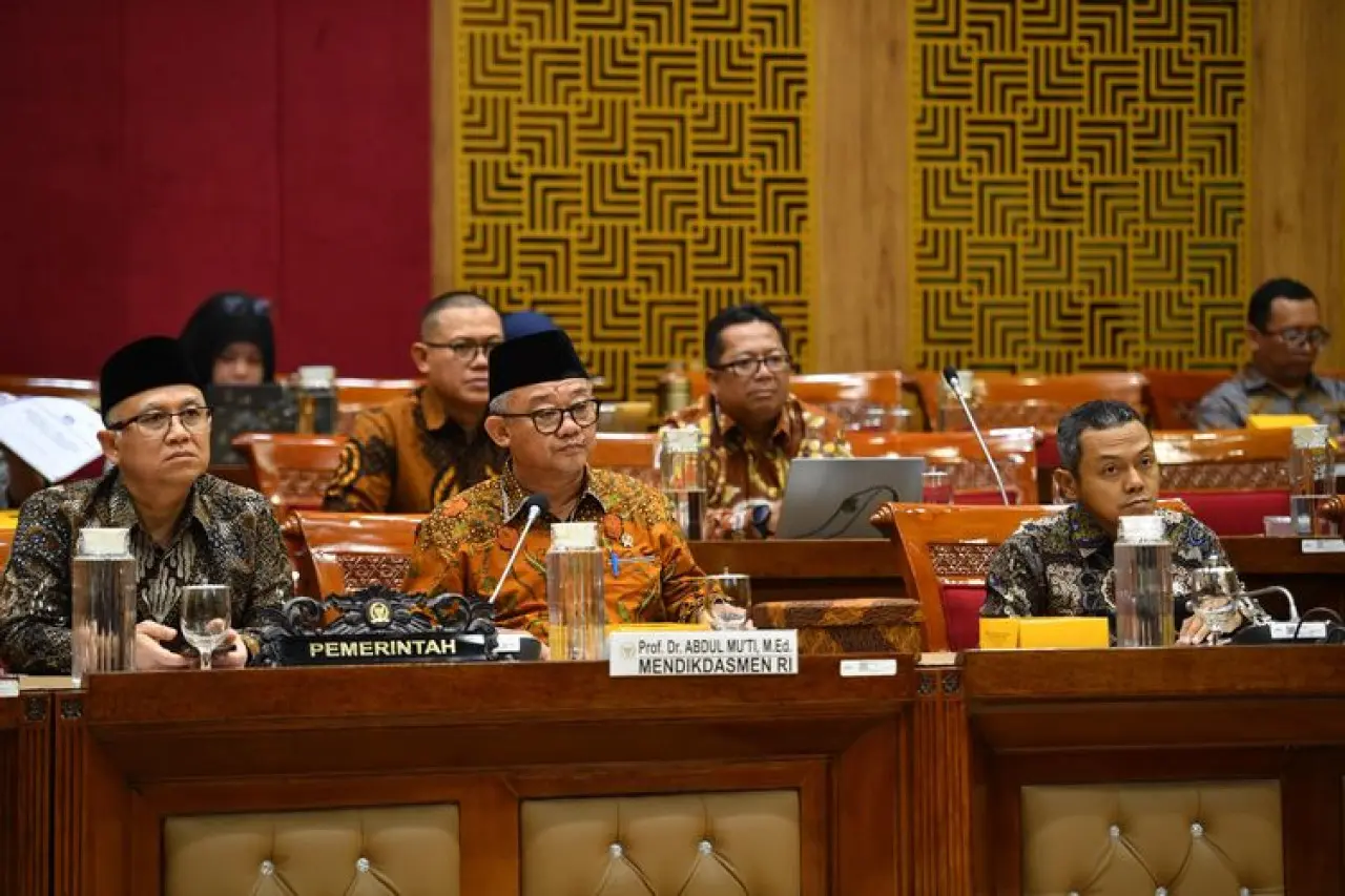 Banjir Sumatera Lumpuhkan 52 Kabupaten/Kota, Pembelajaran Siswa Terganggu Banjir Sumatera Lumpuhkan 52 Kabupaten/Kota, Pembelajaran Siswa Terganggu