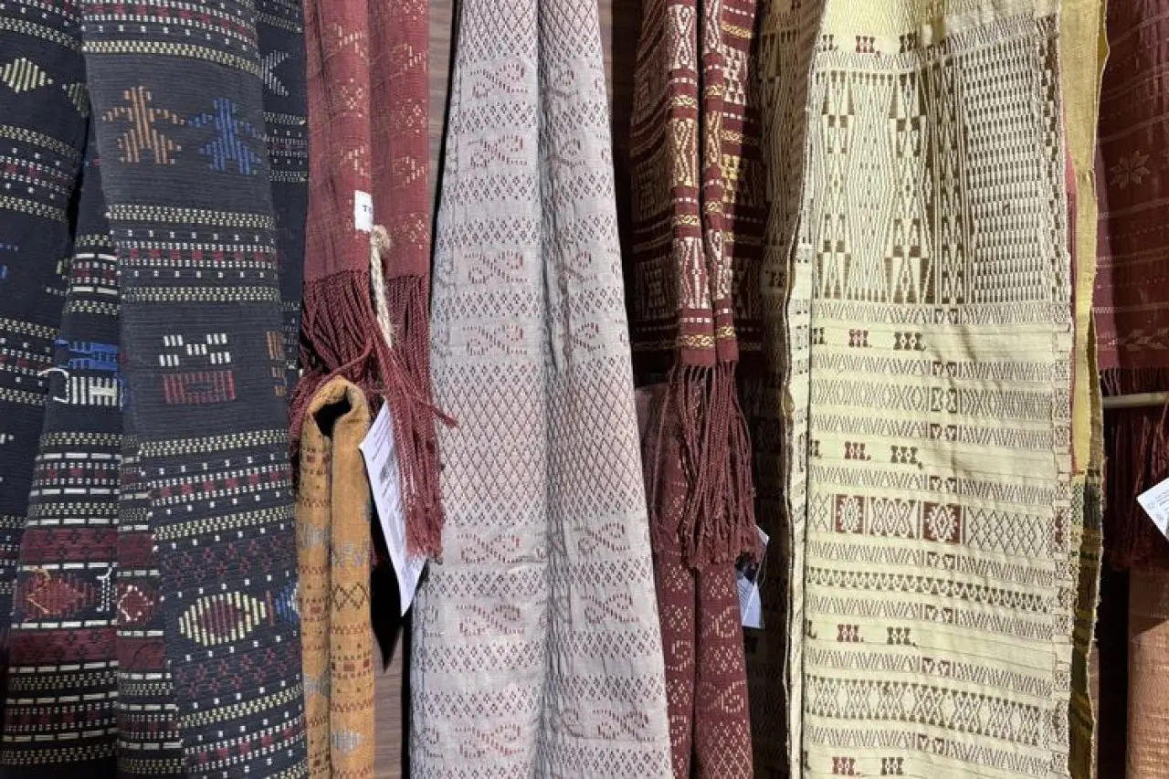 Tobatenun Beri Ruang Perempuan sebagai Artisan di Balik Ulos Batak