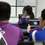 Singapura Larang Siswa SMP-SMA Bawa HP dan Smartwatch ke Sekolah Mulai 2026