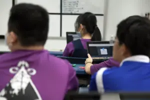 Singapura Larang Siswa SMP-SMA Bawa HP dan Smartwatch ke Sekolah Mulai 2026