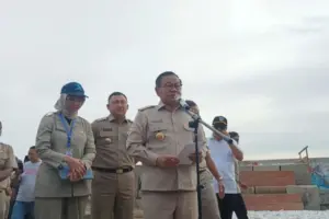 Karung Pasir Hanya Tambal Darurat Tanggul Bocor, Perbaikan Permanen Pakai Beton