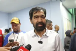 Gubernur Aceh Keluhkan Pedagang Mainkan Harga Sembako di Depan Prabowo