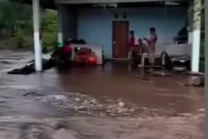 Gunung Lewotobi Laki-laki Muntahkan Banjir Lahar Tiga Kali, Waspadai Hujan Tinggi