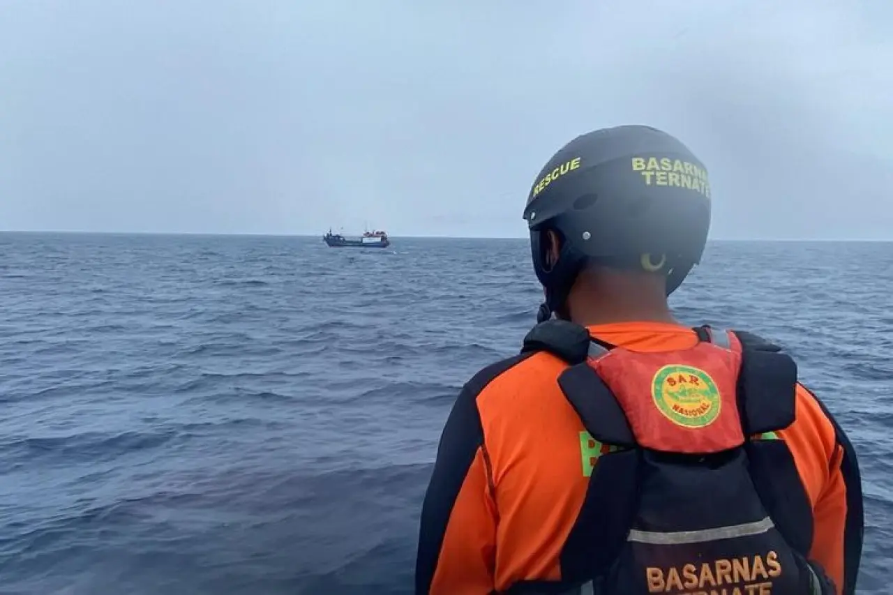 Penumpang KM Permata Bunda Diduga Lompat ke Laut, Tim SAR Ternate Bergerak Penumpang KM Permata Bunda Diduga Lompat ke Laut, Tim SAR Ternate Bergerak