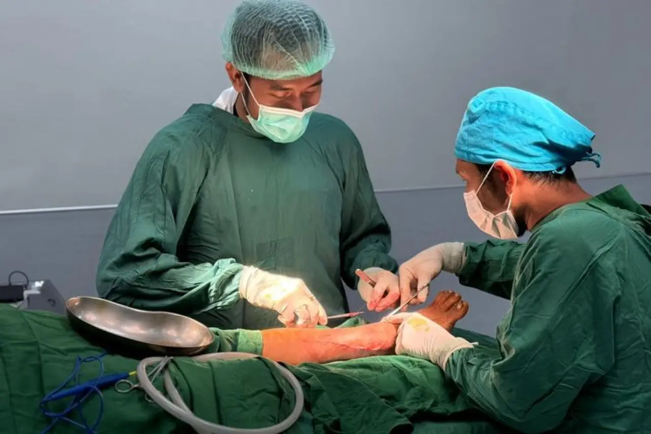 Dokter Unair Turun Tangan, Bantu 3 Operasi Darurat Korban Banjir Aceh