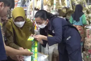 Sidak Jelang Nataru, Pemkot Solo Temukan Produk Pangan Kedaluwarsa di Pasar