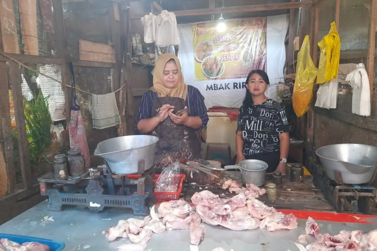 Harga Ayam Naik di Pati, Pedagang Keluhkan Sepi Pembeli Akibat Program MBG Harga Ayam Naik di Pati, Pedagang Keluhkan Sepi Pembeli Akibat Program MBG