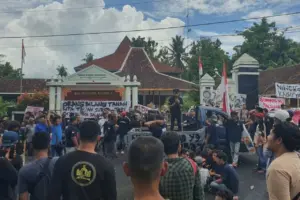 Dugaan Korupsi Ratusan Juta, Warga Ngunut Tuntut Transparansi Dana Desa