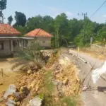 Jalan Akses 8 Ponpes di Pamekasan Ambles Akibat Hujan Lebat