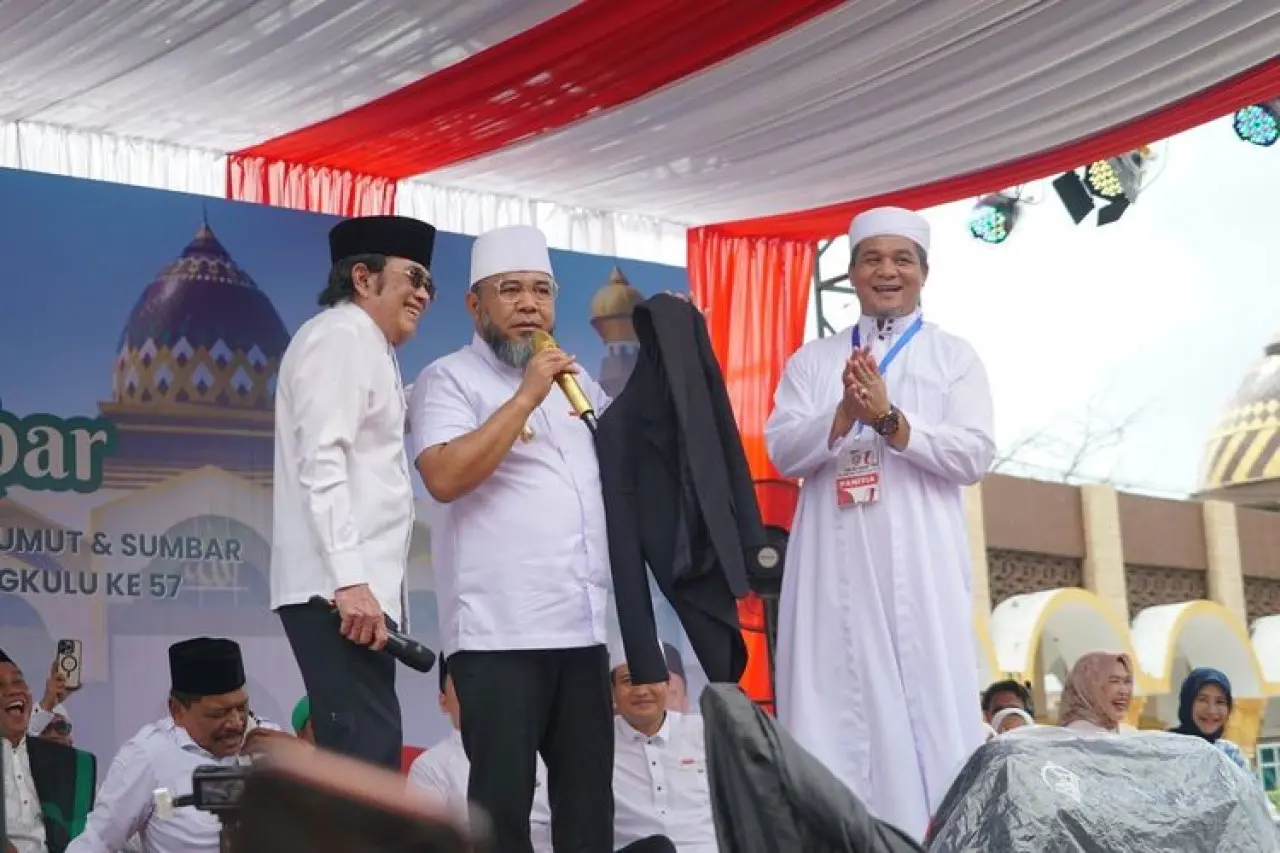 Donasi Bengkulu Capai Rp 4,3 Miliar untuk Korban Bencana, Rhoma Irama Lelang Barang Pribadi