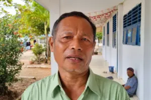 Warga Tapanuli Tengah Sambung Ratusan Pipa Demi Air Bersih Pascabencana